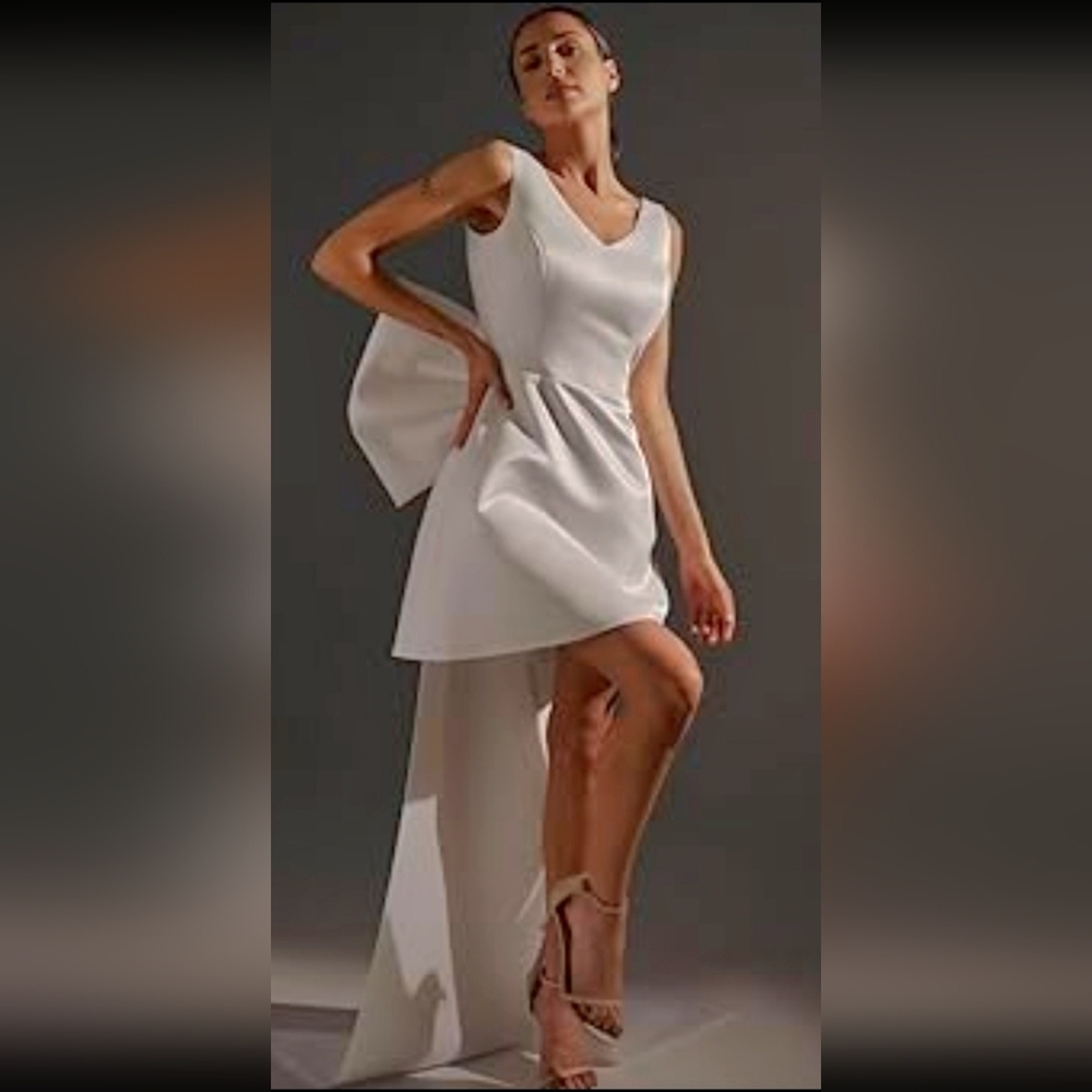 MISS VEIL Satin V Neck Sleeveless Mini With Large Back Bow Train. White. XL NWT